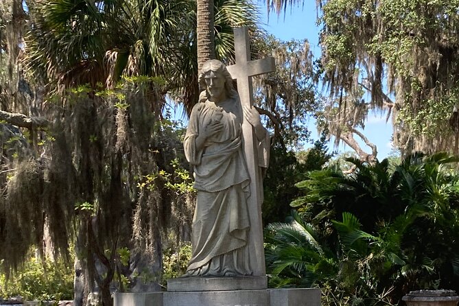 1-Hour Bonaventure Cemetery Golf Cart Guided Tour in Savannah - What to look for while you roll past graves