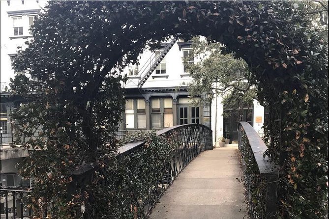 A Walk Through The Book "Midnight in the Garden of Good and Evil" - Walking comfort, timing, and the weather reality in Savannah