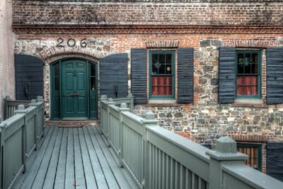 Battles & Brews Pub Crawl in Savannah - Stop 2: Madison Square, Statues, and the Battle of Occupation