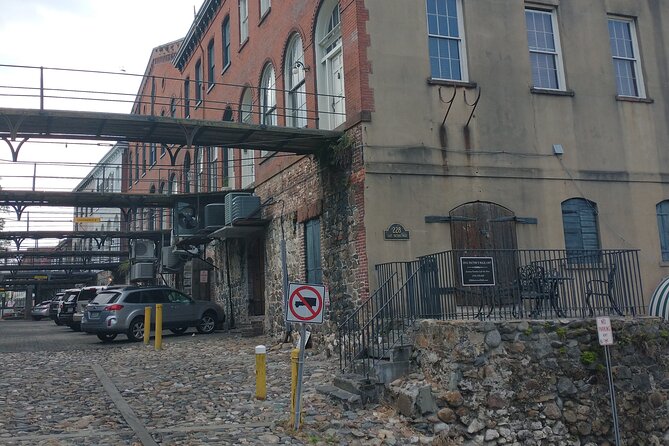 Bloody Murder Savannah Pub Crawl - How the bar stops shape the stories (without bogging you down)