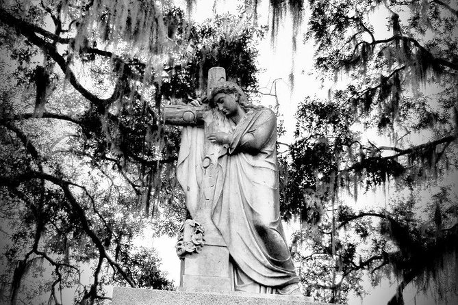 Bonaventure Cemetery Walking Tour with Transportation - The tour structure: mostly walking, with van help where it counts