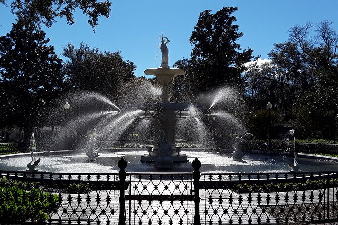 Chippewa Square to Forsyth Park: A Self-Guided Audio Tour of Savannah - Chippewa Square: the opening chapter of Savannah