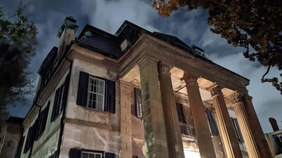 Fraidy Cat Ghost Tour - Family Fun in Haunted Savannah - Ghost Photos, Folklore, and Voodoo Tales Without Promising Proof