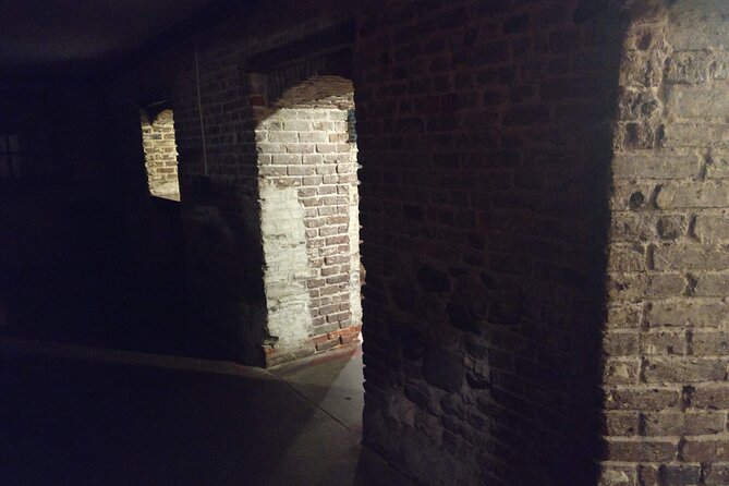 Late Night Savannah Haunted Pub Crawl - The Two-Hour Plan: Bars, Walking, and a Real Cemetery Stop