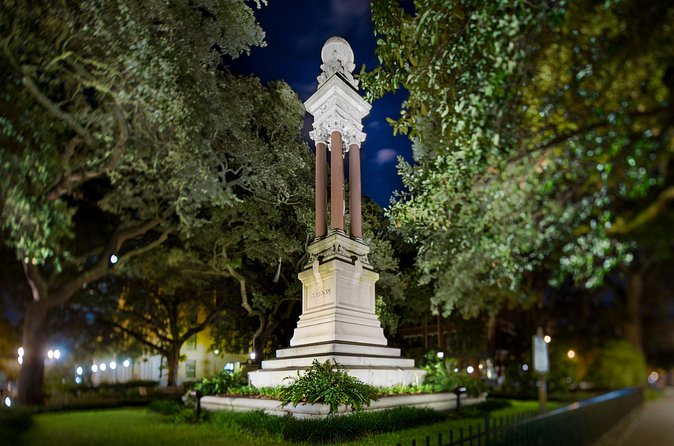 Savannah America's Most Haunted City® Walking Ghost Tour - Story style: witches, ghosts, and guides who bring the night alive