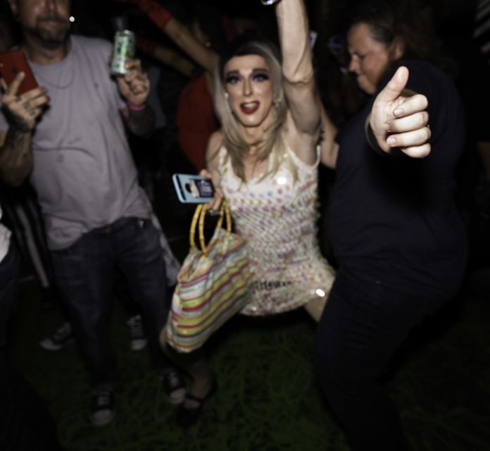 Savannah: Drag Queen Guided Pub Crawl with Sing-a-Longs - A 2-Hour Party Built for Singing, Dancing, and Laughing