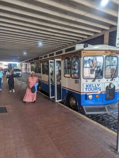 Savannah: Gullah Geechee Tour and Lunch - The 10:30 a.m. Bus Tour: River Street, Factor’s Walk, and Johnson Square