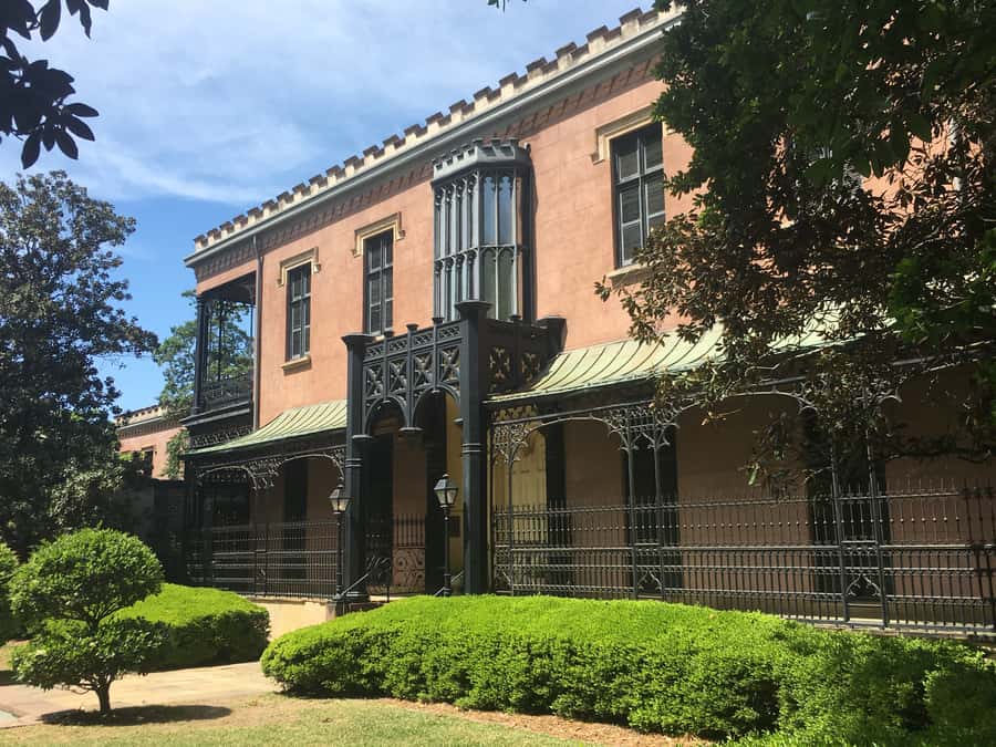 Savannah: Highlights Off the Beaten Path Guided Walking Tour - Cast-iron and wrought-iron details on quieter streets