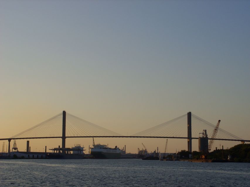 Savannah: Historic District Overview on Foot - From Telfair Academy to City Market: where the stories shift