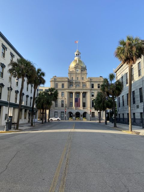 Savannah: Historic District Overview on Foot - Churches and squares: how the guide turns architecture into context