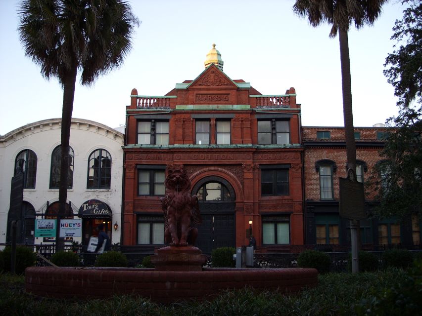 Savannah: Historic District Overview on Foot - Finishing at Casimir Pulaski Monument, with options for the next leg