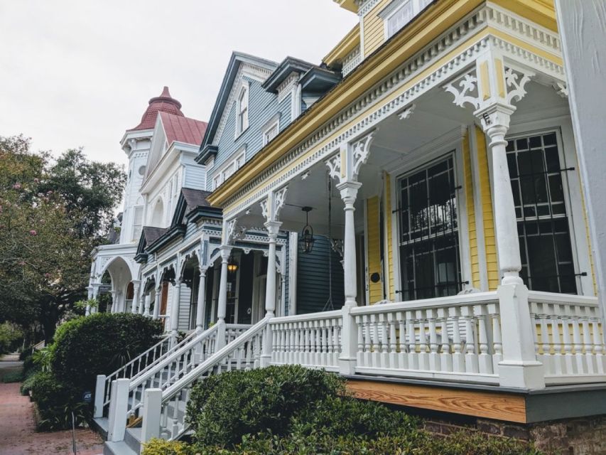 Savannah: Historic Districts & Bonaventure Private Tour - Historic District drive: 22 squares, live oaks, and the city’s “green rooms”