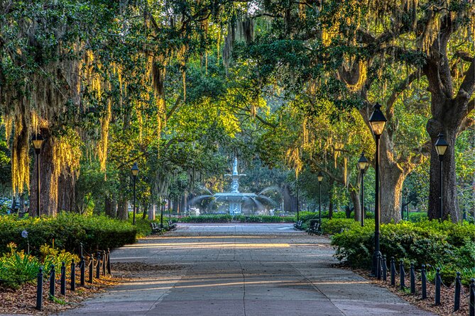 Savannah Scavenger Hunt and Highlights Self Guided Audio Tour - World City Trail Start: From Forsyth Park to River Street on Your Terms