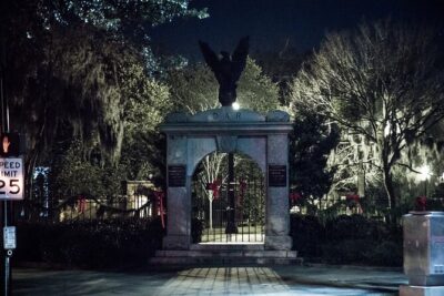 Savannah Terrors: Spirits & Spirits Haunted Pub Crawl - Why This Savannah Haunted Pub Crawl Feels Different