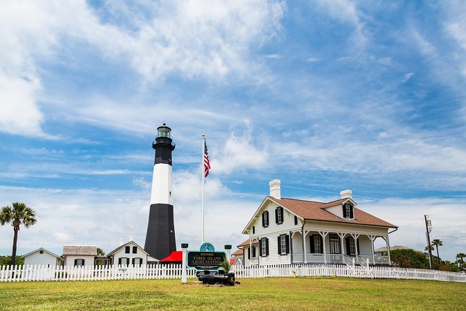 Savannah to Tybee Island with Dolphin Cruise - Passing Fort Pulaski and Cockspur Island Lighthouse: More Context Than You Expect