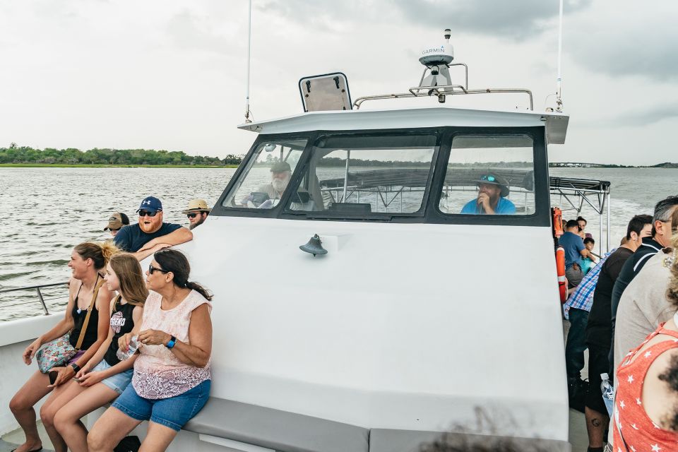 Savannah: Tybee Island Dolphin Tour - Wildlife Stop: Alligator Pond and Exotic Birds (A Real Detour)