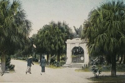 Savannah's Colonial Park Cemetery God's Acre Tour - Start at 200 Abercorn St: easy location, clear route rhythm