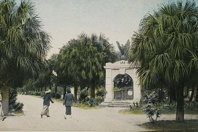 Savannah's Colonial Park Cemetery God's Acre Tour - Start at 200 Abercorn St: easy location, clear route rhythm
