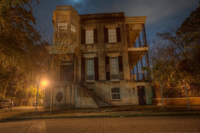 Savannah's Ghost City "Dead of Night" Walking Night Tour - Night Starts at Johnson Square (Nathaniel Greene Monument)