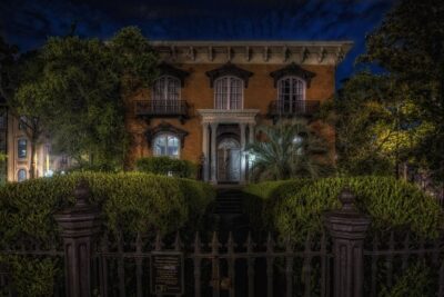 Savannah's Ghost City "Dead of Night" Walking Night Tour - Colonial Park Cemetery: Old Graves, Civil War Disruptions, and Yellow Fever Stories