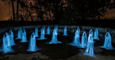 Self Guided Audio Ghost Tour in Savannah in 6 Languages - Mercer-Williams House: the best place to set the spooky mood