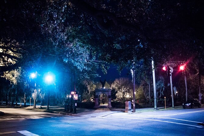 Sinister Sins & Shadows: A Savannah Ghost Tour - Wright Square and Tomochichi: A Grave Underfoot