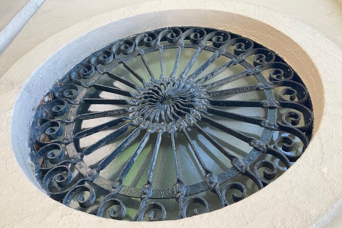 Walking Tour of Savannah's Must-See Sights - Madison Square: Stoops, Gargoyles, Garden Details, and Civil War Echoes