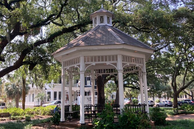 Walking Tour of Savannah's Must-See Sights - Troup Square: Why Locals Vote It Their Favorite